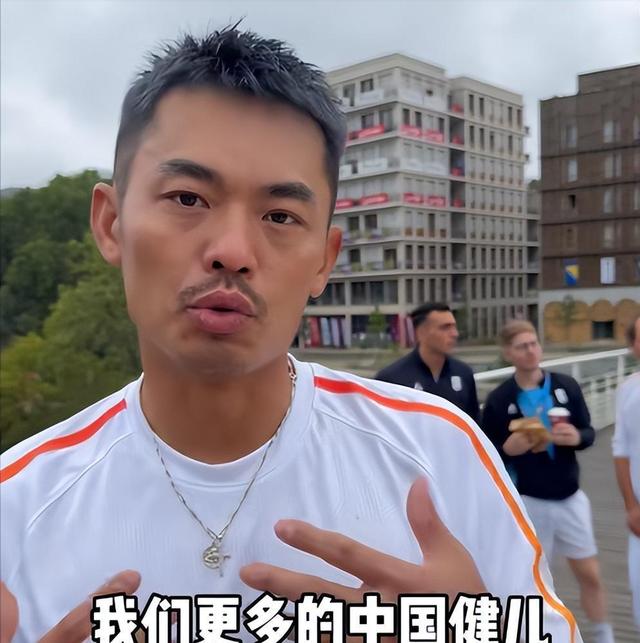 爱游戏体育-林丹创下新高，粉丝疯狂欢呼